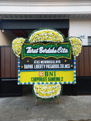 Papan Bunga Duka di Ngalang