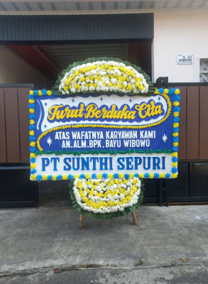 Papan Bunga Duka di Ngalang
