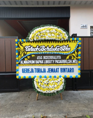 Papan Bunga Duka di Ngalang