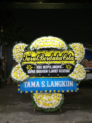 Papan Bunga Duka di Ngalang
