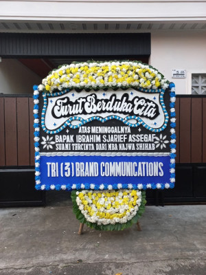 Papan Bunga Duka di Ngalang
